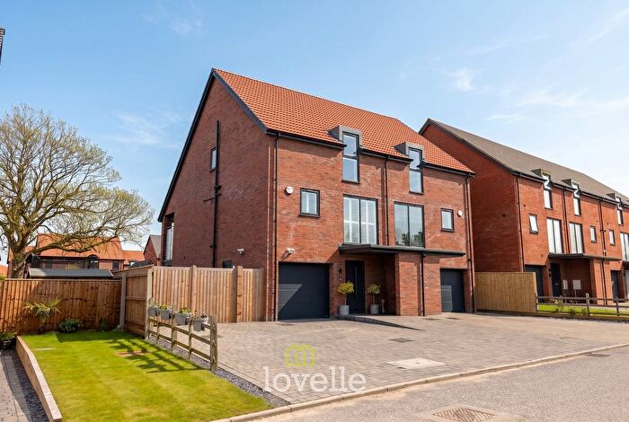 4 Bedroom Semi-detached House For Sale In Claydon Way, Waltham, DN37