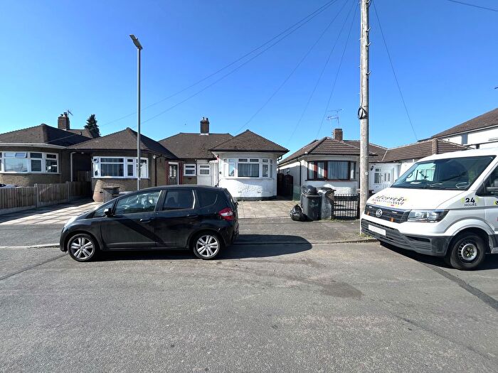 2 Bedroom Semi-Detached Bungalow To Rent In Stanford Road, Luton, LU2