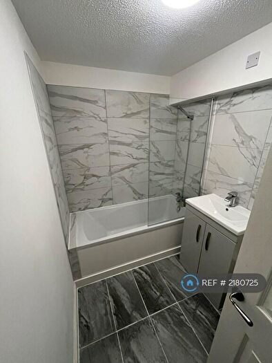 2 Bedroom Flat To Rent In Buchanan Drive, Newton Mearns, Glasgow, G77