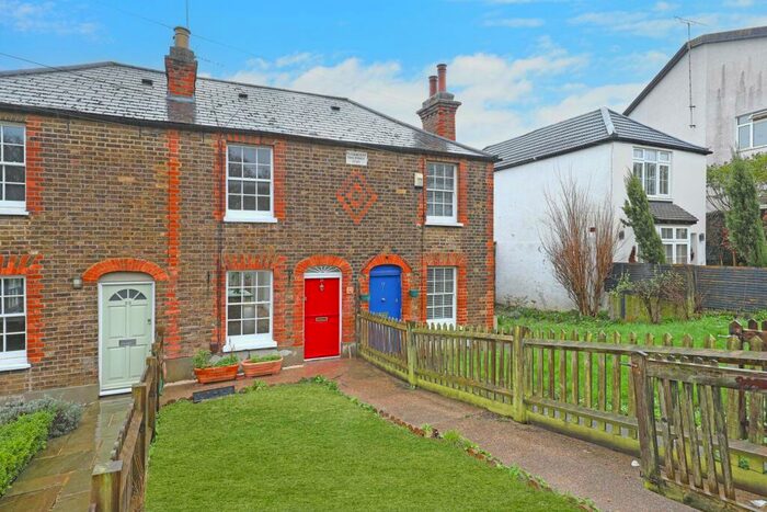 2 Bedroom Terraced House To Rent In North End, Buckhurst Hill, IG9