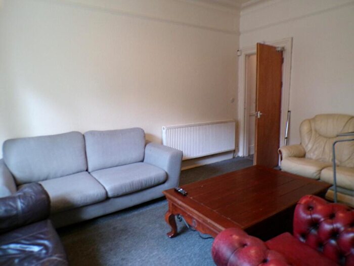 8 Bedroom House To Rent In Amherst Road, Manchester, M14