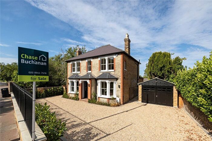 5 Bedroom Detached House For Sale In High Street, Hampton Hill, TW12