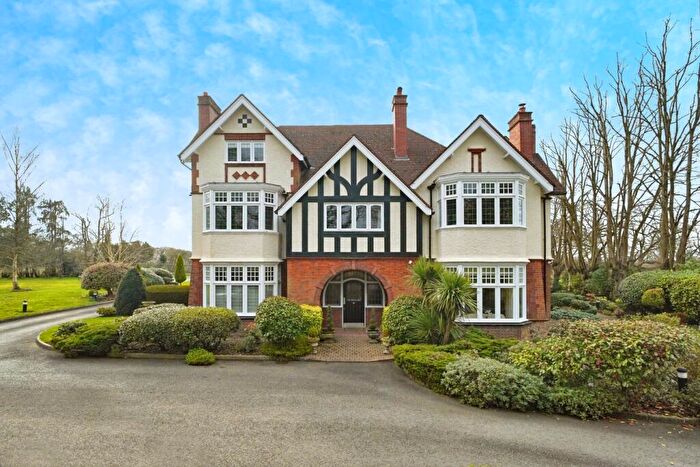 2 Bedroom Apartment For Sale In Chessetts Wood Road, Lapworth, Solihull, B94