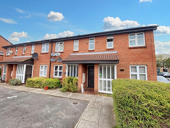 1 Bedroom Flat To Rent In Clarkes Drive, Uxbridge, UB8