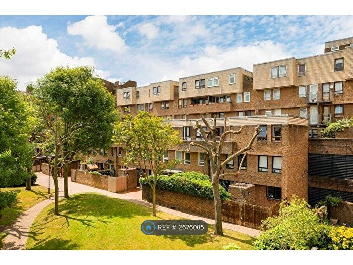 3 Bedroom Flat To Rent In Burr Close, London, E1W