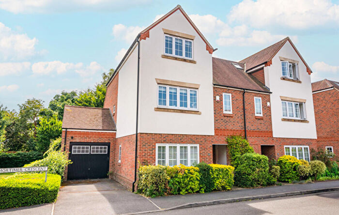 4 Bedroom Semi-Detached House For Sale In Mortimer Crescent, Kings Park, St. Albans, Hertfordshire, AL3