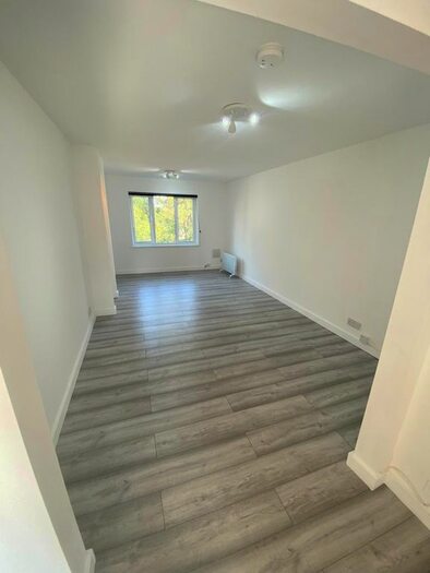 2 Bedroom Flat To Rent In Pycroft Way, London, N9