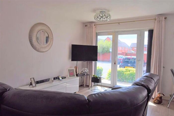 2 Bedroom Apartment For Sale In Waverley Street, Oldham, Greater Manchester, OL1