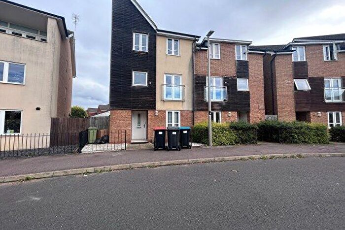 4 Bedroom Semi-Detached House To Rent In Wenford, Milton Keynes, MK10