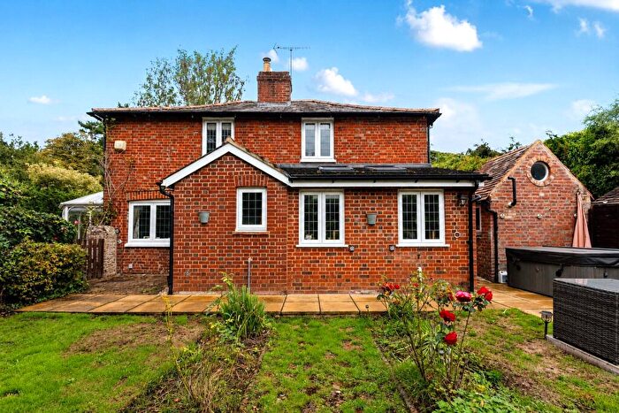 3 Bedroom Detached House For Sale In Lower Eashing, Godalming, Surrey, GU7