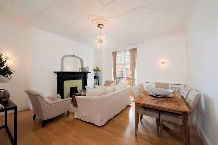 3 Bedroom Flat To Rent In Chiltern Street, Marylebone, London, W1U