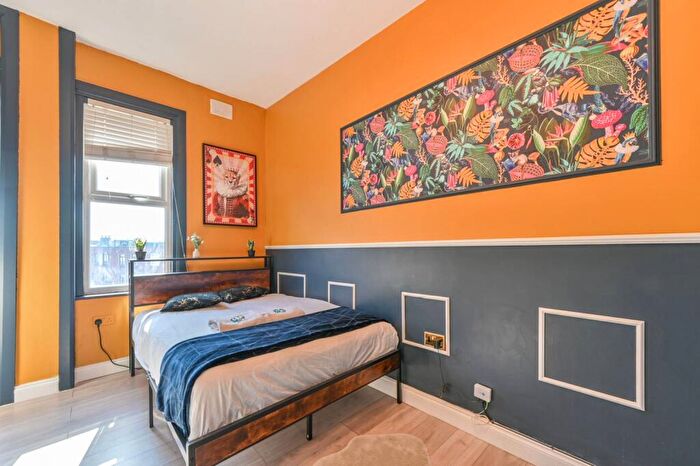 Studio To Rent In Park Parade, Harlesden, London, NW10