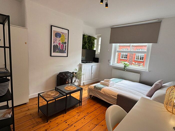 2 Bedroom Flat To Rent In Parker Mews, Kcl, Ic, Ucl, Lse, Covent Garden, West End, Holborn, Strand, London, WC2B