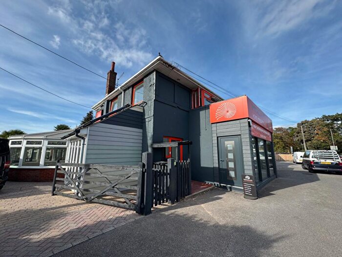 3 Bedroom Flat To Rent In New Road, West Parley, BH22