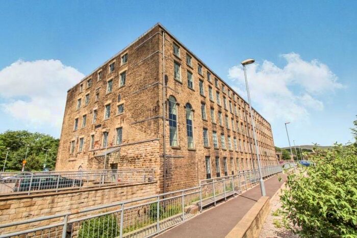 2 Bedroom Flat To Rent In Glossop Brook Road, Glossop, Derbyshire, SK13