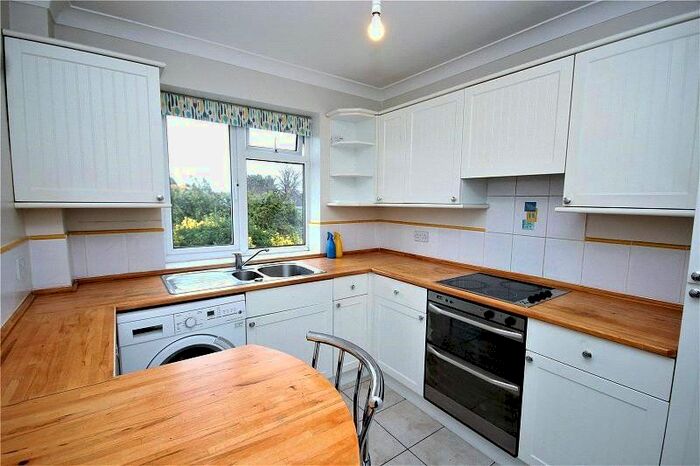 2 Bedroom Flat To Rent In Barnes Court, Durham Avenue, Woodford Green, IG8