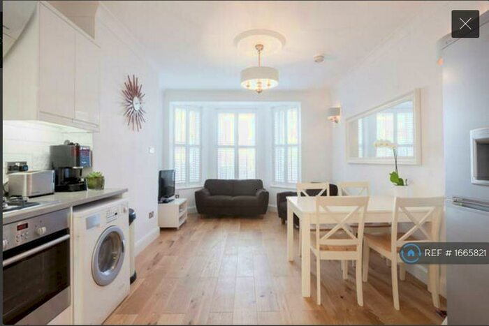 3 Bedroom Flat To Rent In Penshurst, London, NW5