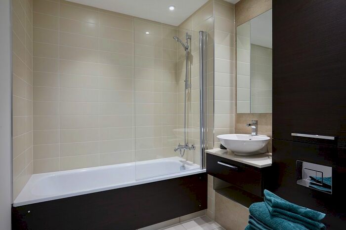 3 Bedroom Flat To Rent In Radial Avenue, London, E14