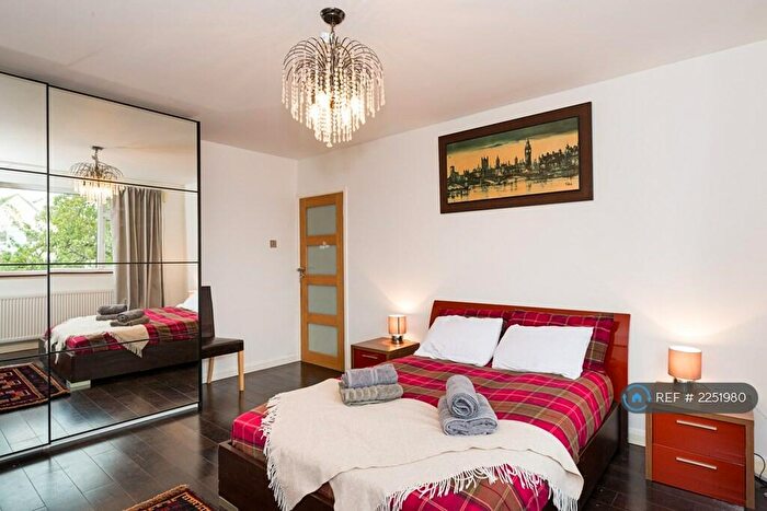 3 Bedroom Flat To Rent In Park Road High Barnet, High Barnet, Barnet, EN5