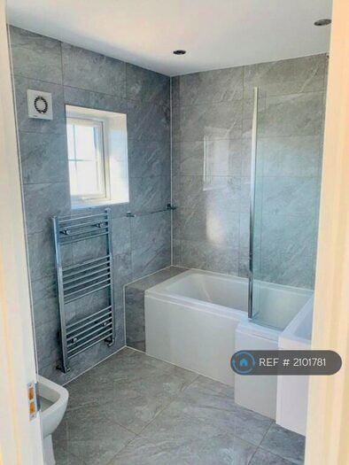 3 Bedroom Detached House To Rent In Fleet Road, Dartford, DA2