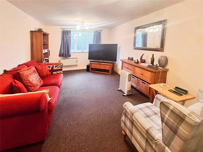 2 Bedroom Flat For Sale In Burton Road, Branston, Burton-on-Trent, Staffordshire, DE14