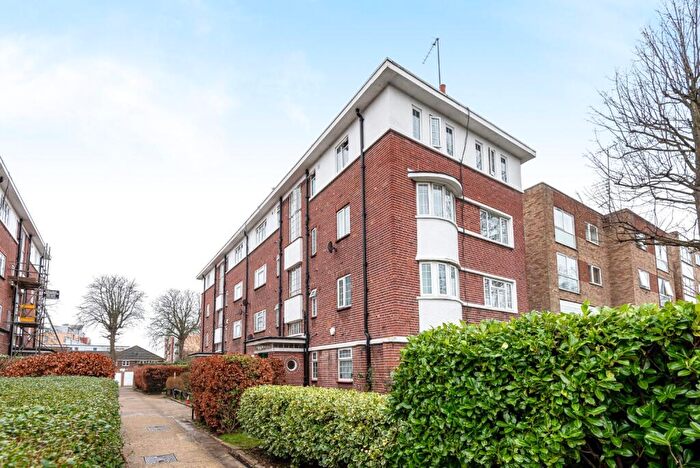 1 Bedroom Apartment To Rent In Lyndhurst Court, Churchfields, London, Greater London, E18