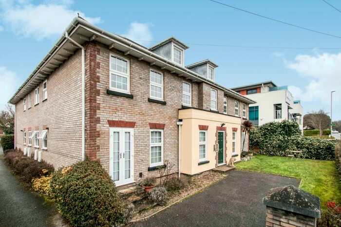 2 Bedroom Ground Flat To Rent In Ashley Cross, BH14