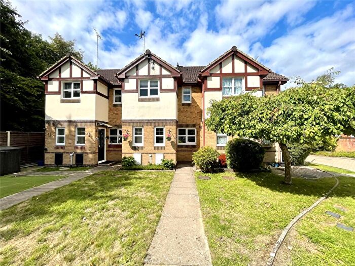 2 Bedroom Terraced House For Sale In Lyndsey Close, Farnborough, Hampshire, GU14