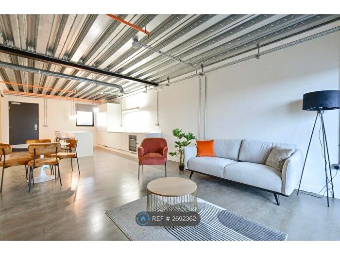 2 Bedroom Flat To Rent In Happy Walk, Leeds, LS9