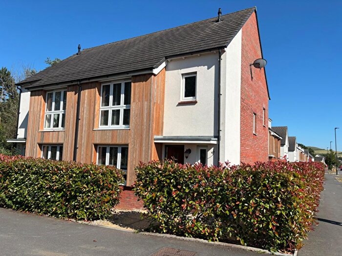 3 Bedroom Semi-Detached House To Rent In Homington Avenue, Swindon, SN3