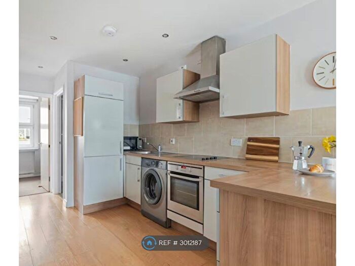 1 Bedroom Flat To Rent In Hoxton Street, London, N1