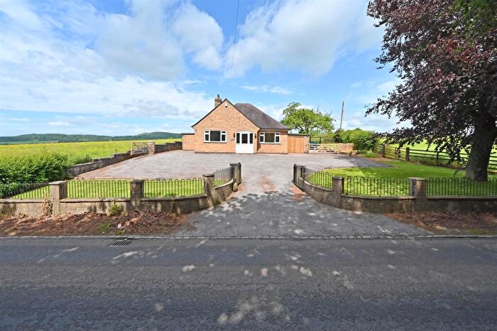 3 Bedroom Bungalow For Sale In Woodhead Bungalow, Calwich, DE6