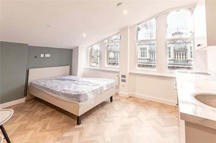Studio To Rent In Corn Street, City Centre, Bristol, BS1