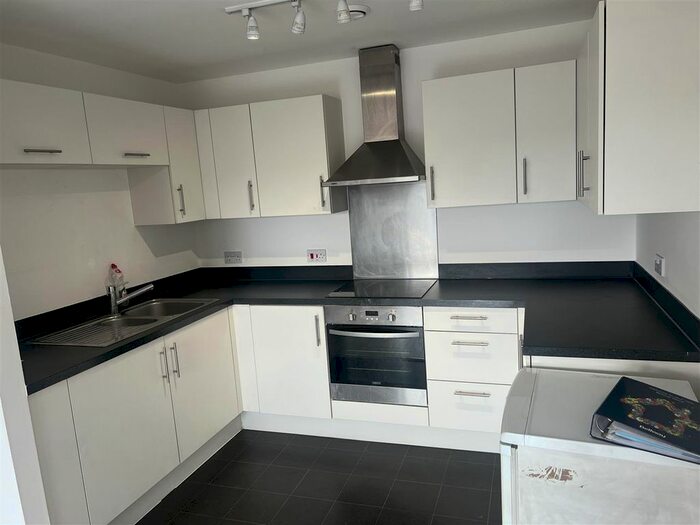 2 Bedroom Flat To Rent In Moyle House, Little Brights Road, Belvedere, DA17
