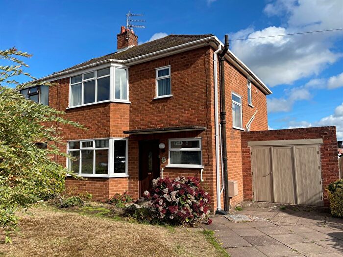 3 Bedroom Semi-Detached House For Sale In Windmill Grove, Kingswinford, DY6