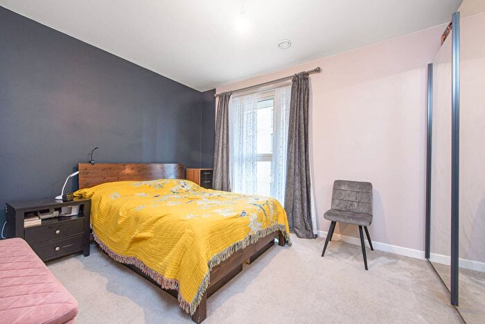 2 Bedroom Flat To Rent In Moorhen Drive, Hendon, London, NW9