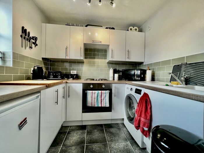 2 Bedroom Maisonette To Rent In Cheltenham Gardens, Hedge End, Southampton, SO30