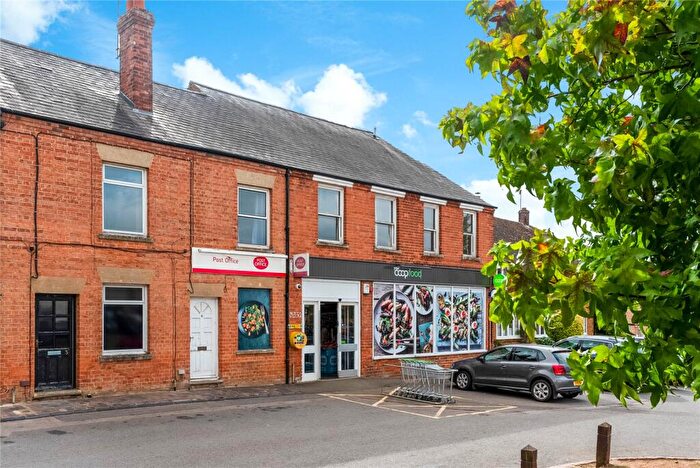 3 Bedroom Maisonette For Sale In Market Place, Deddington, Banbury, Oxfordshire, OX15