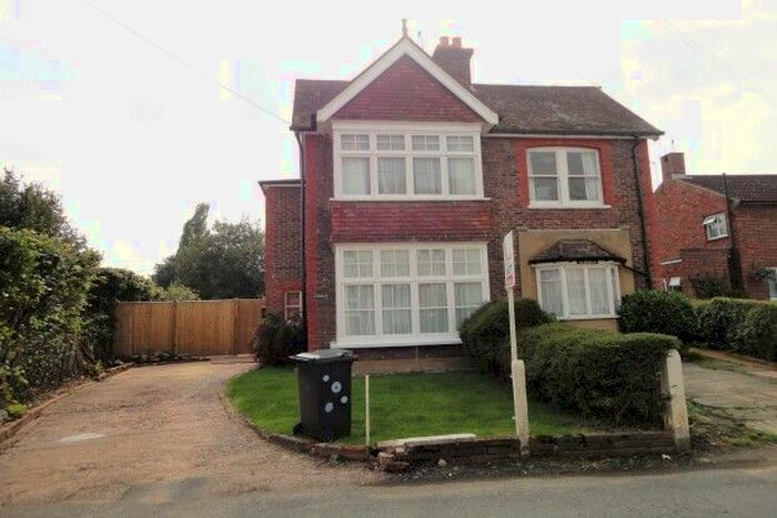 2 Bedroom Semi-Detached House To Rent In Vicarage Road, Yalding, Maidstone, ME18