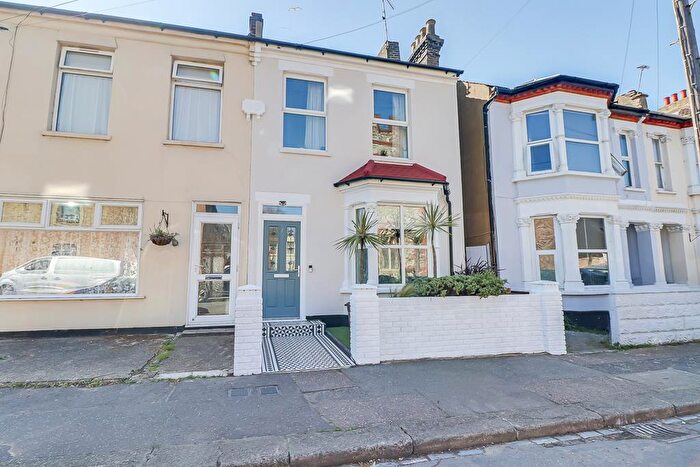 3 Bedroom Semi Detached House For Sale In St. Johns Road, Westcliff-on-Sea, SS0