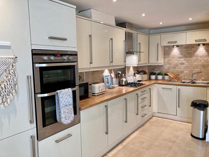 2 Bedroom Apartment To Rent In Reigate Hill, Reigate, RH2