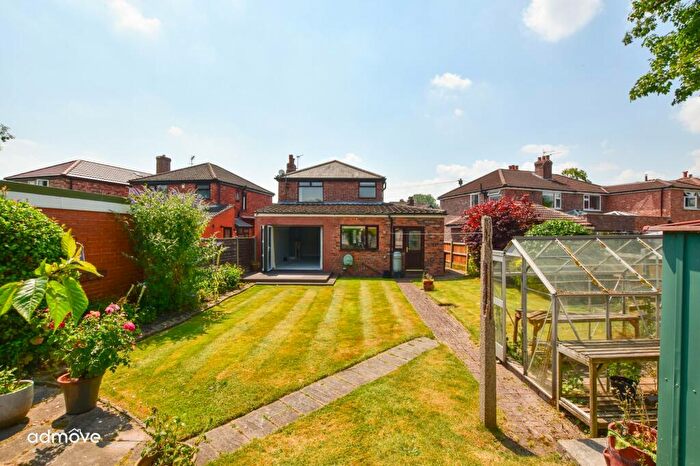 3 Bedroom Detached House For Sale In Woodheys Drive, Sale, M33