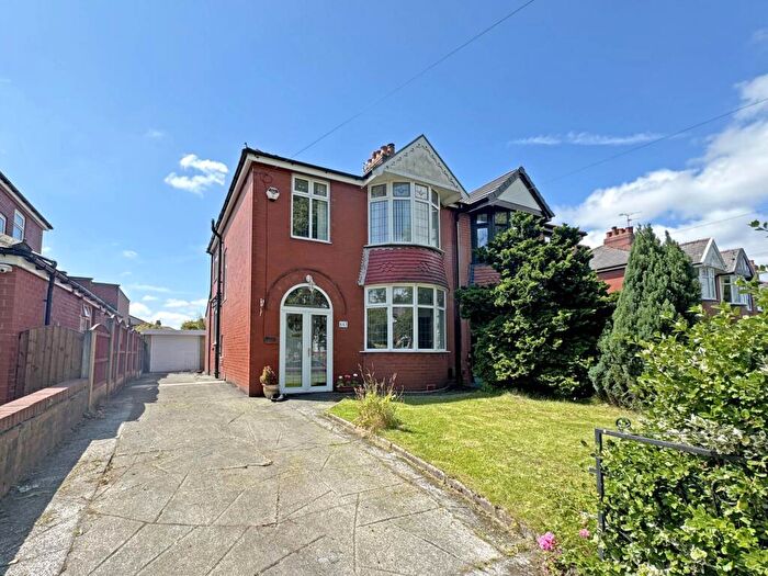 3 Bedroom Semi-Detached House To Rent In Burnley Lane, Chadderton, OL9