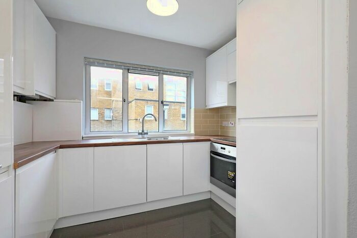 3 Bedroom Flat For Sale In Denmark Road, London, SE5