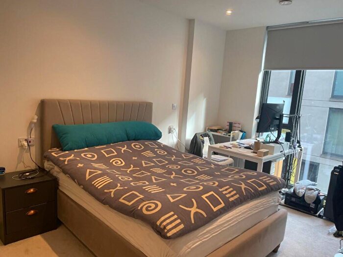 1 Bedroom Apartment To Rent In Queen Street, Manchester, Greater Manchester, M3