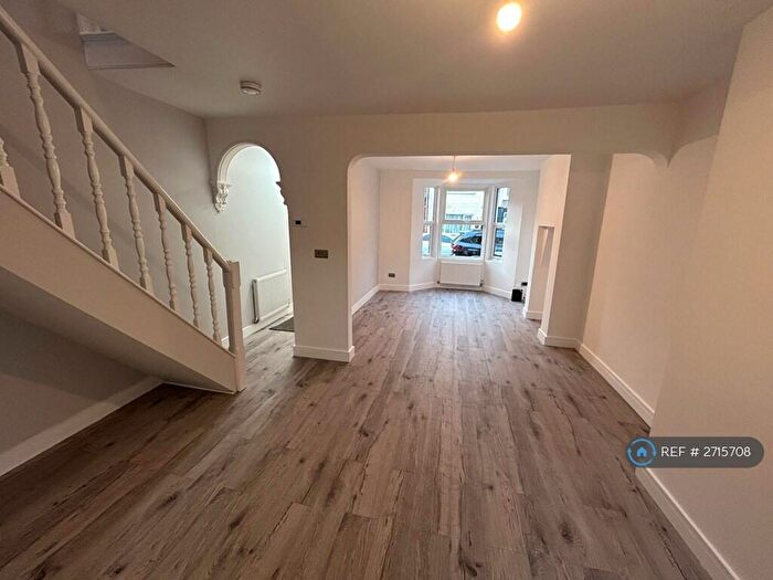 3 Bedroom Terraced House To Rent In Curtis Street, Swindon, SN1