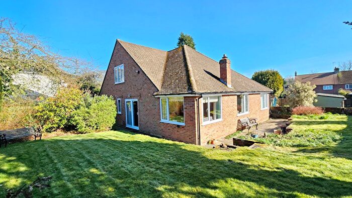 4 Bedroom Chalet For Sale In Bath Road, Speen, Newbury, RG14