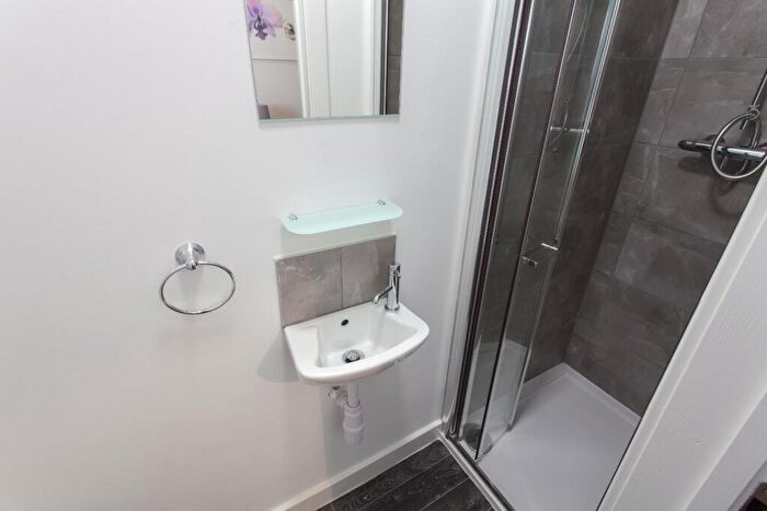 1 Bedroom End Of Terrace House To Rent In High Street North, Dunstable, LU6