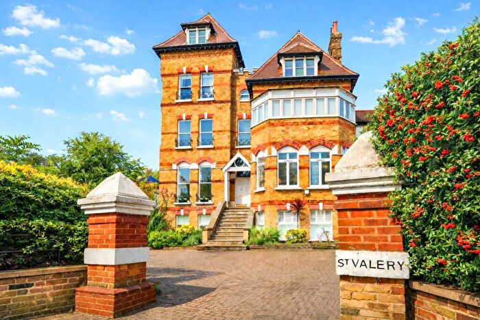 2 Bedroom Apartment For Sale In Beulah Hill, London, SE19