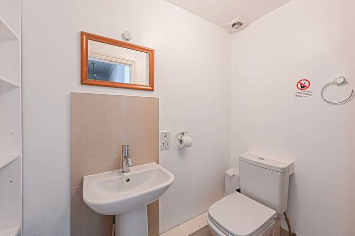 3 Bedroom Flat To Rent In Cromwell Road, South Kensington, London, SW7